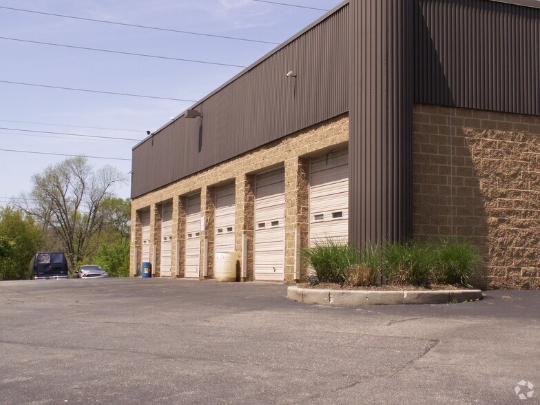 More Photos Of 6400-6470 Dobbin Center Way, Columbia Auto Repair For Lease