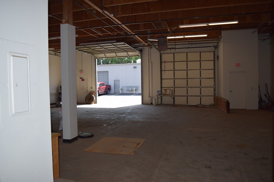 More Photos Of 5291 NE Elam Young Pky, Hillsboro Flex For Sale