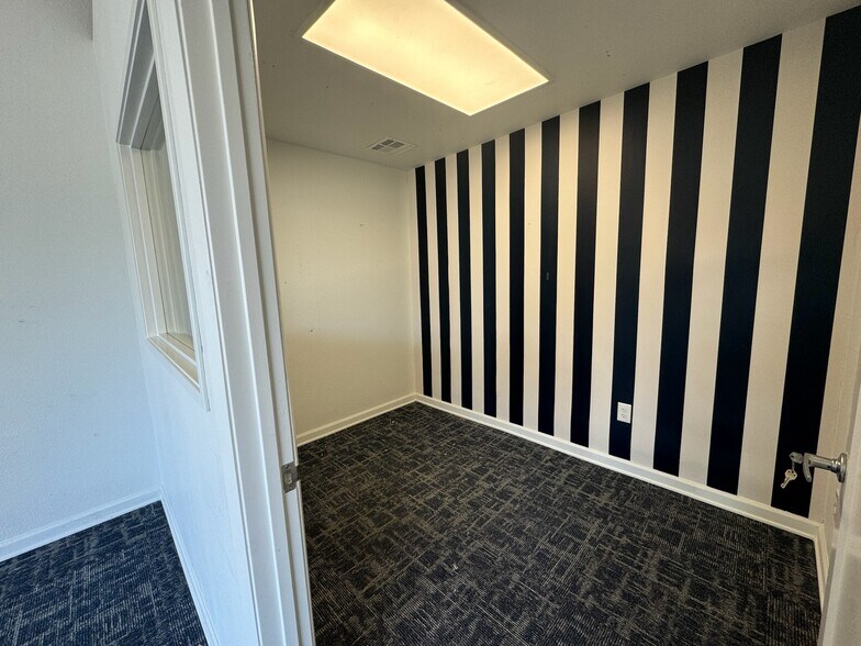 More Photos Of 1000-1010 Torrey Pines Rd, La Jolla Storefront For Lease