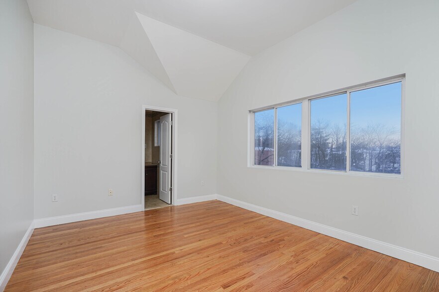 More Photos Of 1330-1332 Rockland Ave, Staten Island Medical For Sale