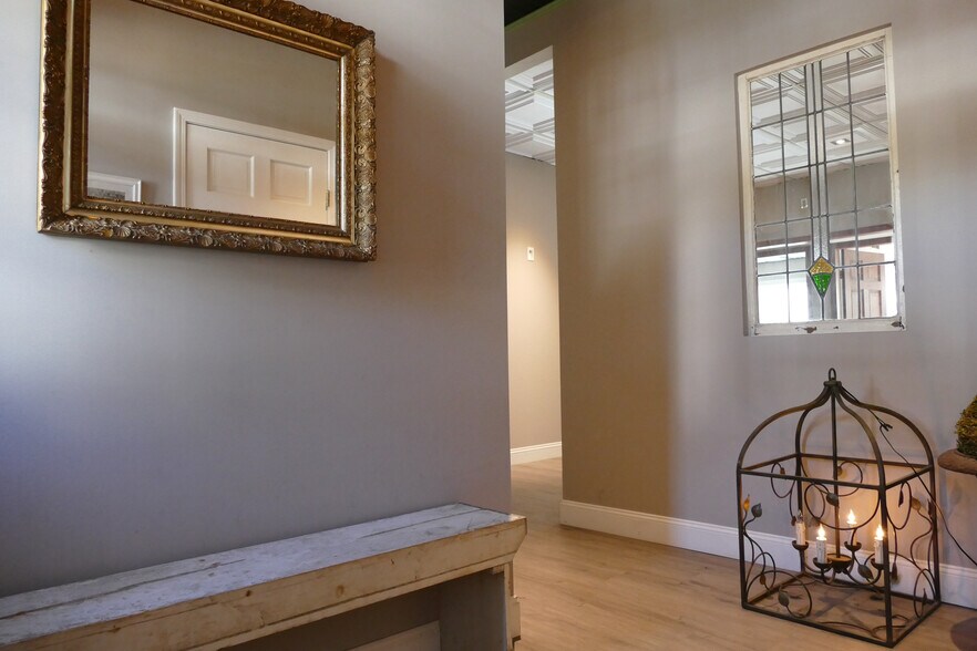 More Photos Of 527 Main St, Cairo Office For Sale