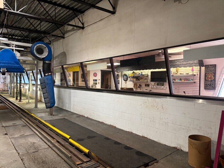 More Photos Of 927 W Columbia St, Springfield Carwash For Sale