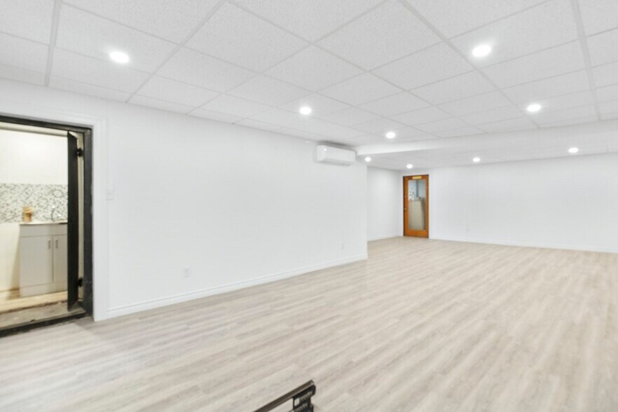 More Photos Of 27 King St E, Brockville General Retail For Lease