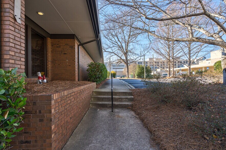 More Photos Of 195 King Ave, Athens Medical For Lease