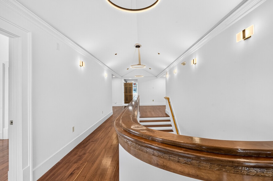 More Photos Of 112 W Doty Ave, Summerville Coworking Space
