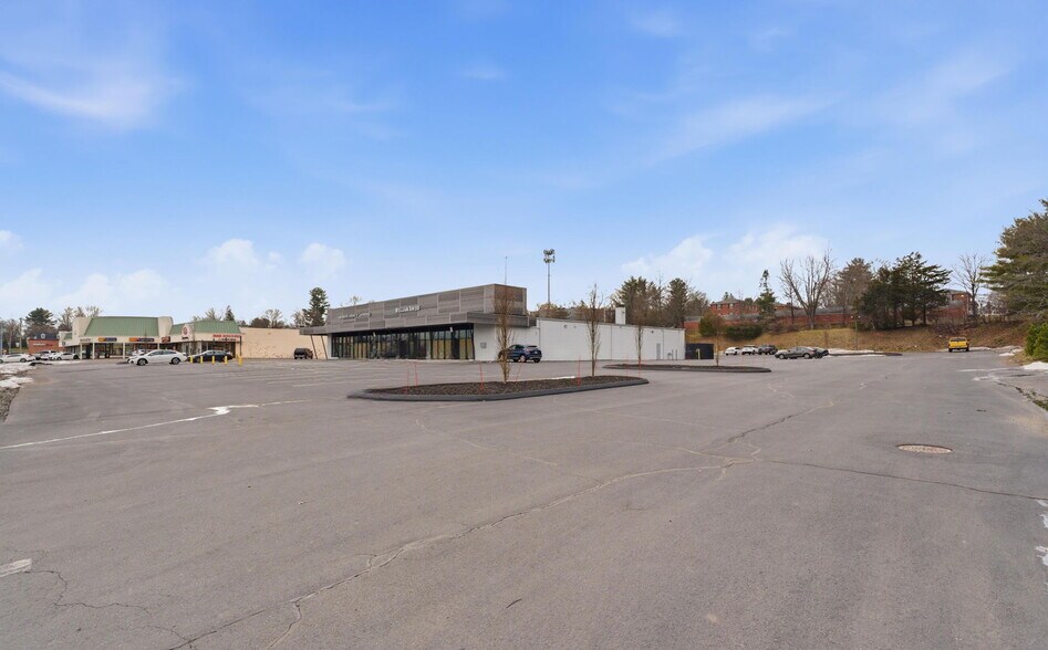 More Photos Of 657 Silas Deane Hwy, Wethersfield Freestanding For Lease