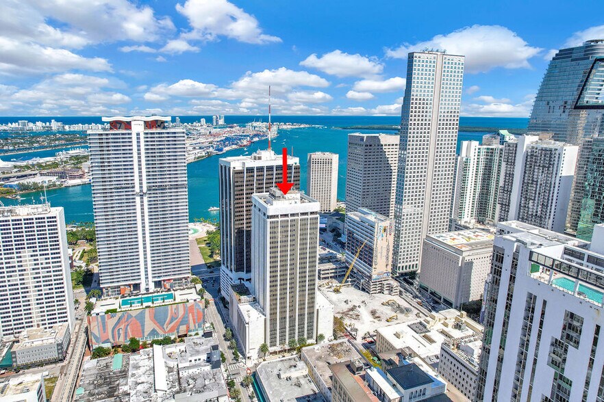 More Photos Of 1 SE 3rd Ave, Miami Office For Lease