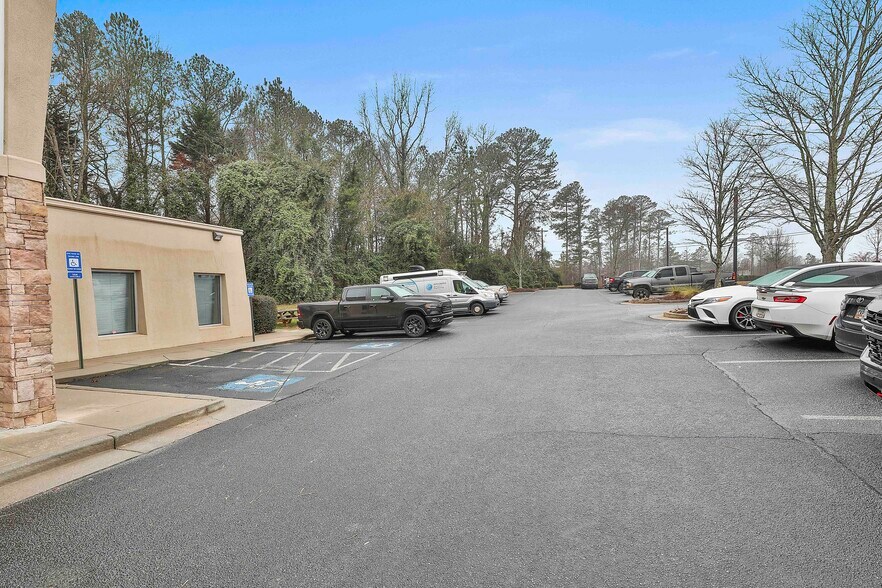 More Photos Of 1039 Sullivan Rd, Newnan Office For Sale