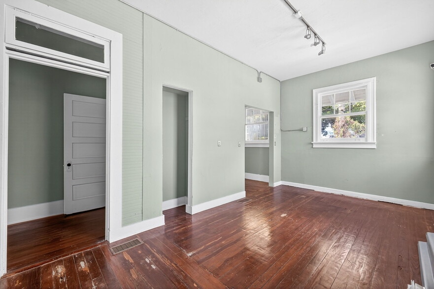 More Photos Of 1793 Fowler St, Fort Myers Freestanding For Sale