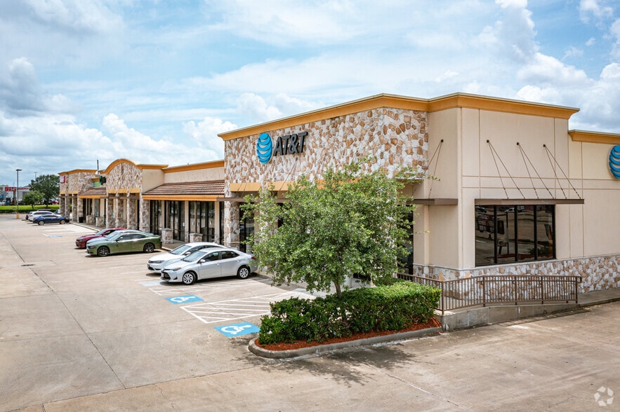More Photos Of 9370-9380 W Sam Houston Pky S, Houston Unknown For Lease