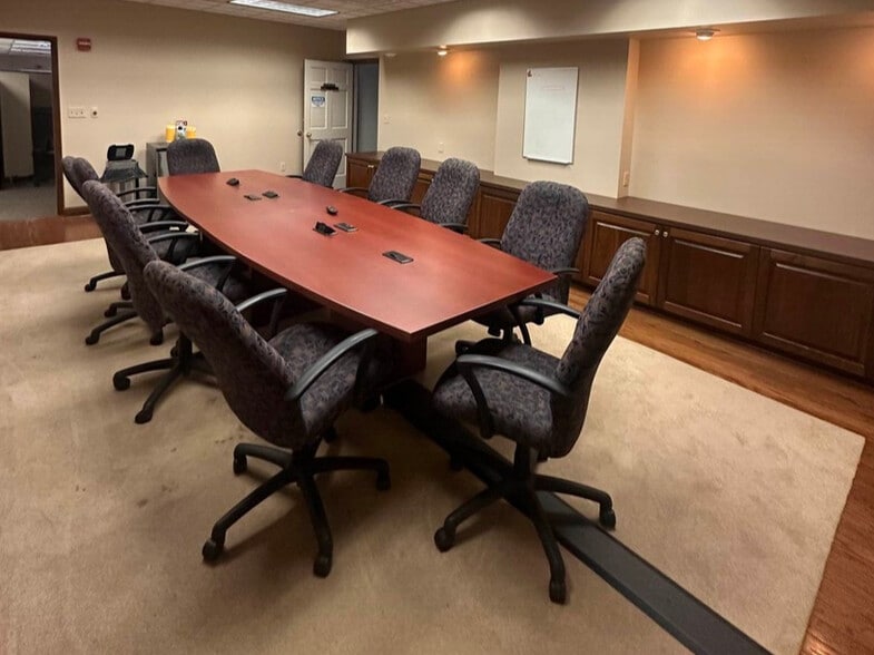 More Photos Of 1730 N Limestone St, Springfield Loft Creative Space For Lease