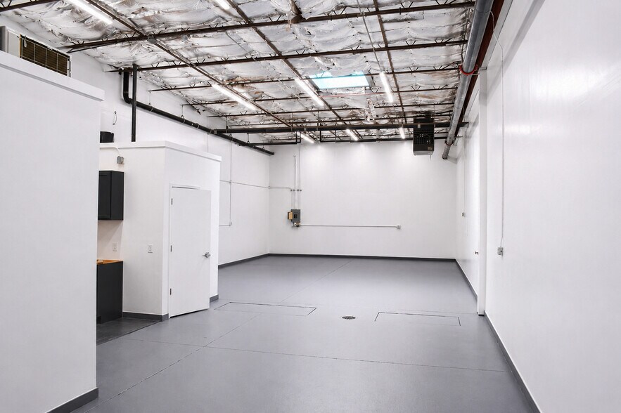 More Photos Of 16010 W 5th Ave, Golden Warehouse For Lease