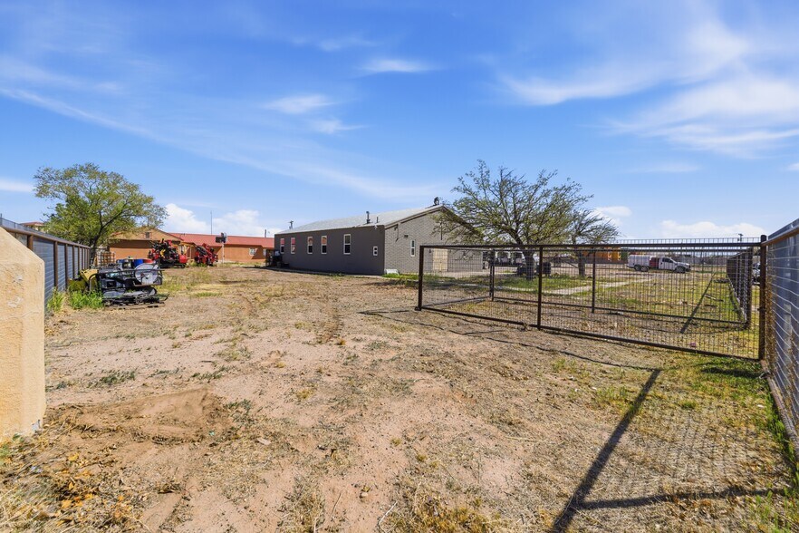 More Photos Of 606 Romero St, Belen Flex For Sale