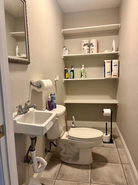 More Photos Of 1101 S Main St, Lindale Medical For Sale