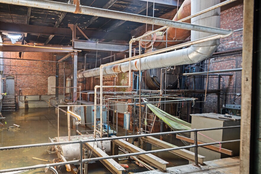 More Photos Of 277 E Main St, East Brookfield Warehouse For Sale