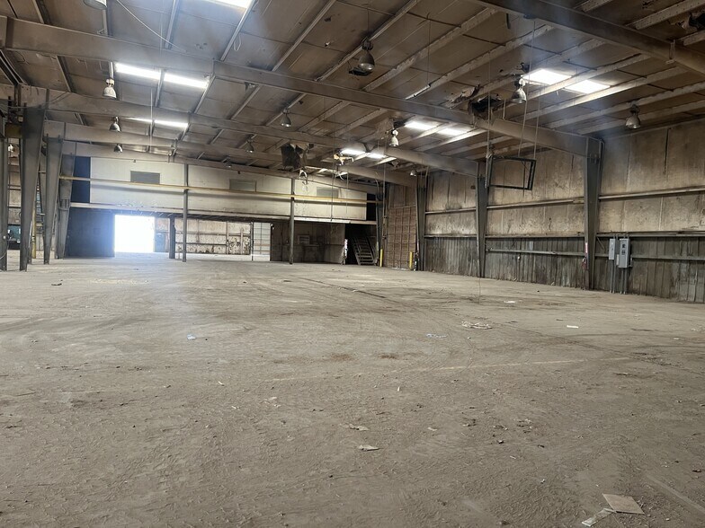 More Photos Of 1012 E Waylon Jennings Blvd, Littlefield Industrial For Sale