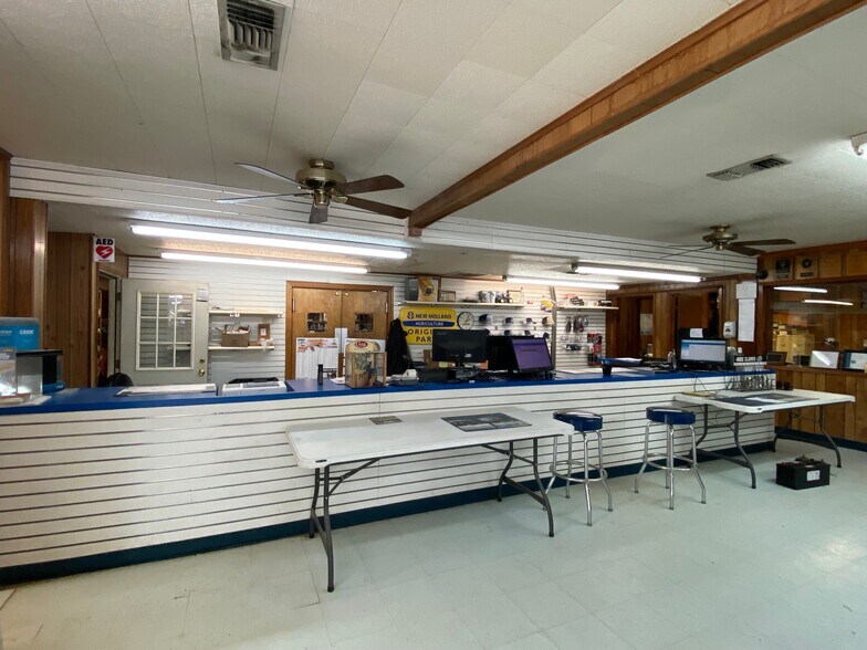 More Photos Of 425 E Front St, De Kalb Auto Dealership For Sale