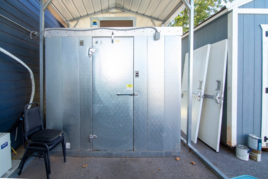 More Photos Of 407 W Main St, Marlow Restaurant For Sale