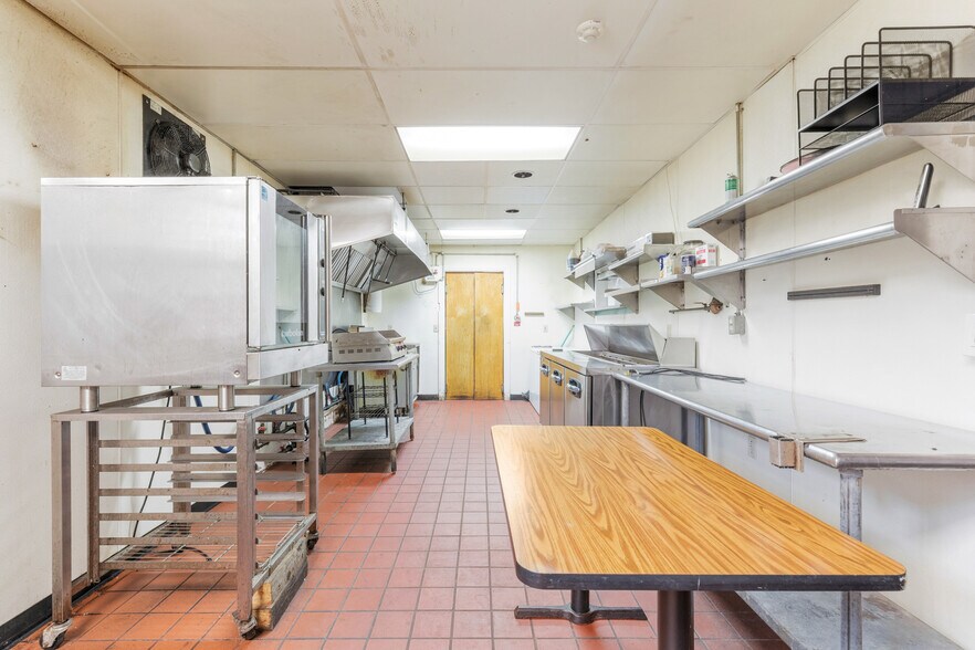 More Photos Of 1248 Roosevelt Trl, Raymond Restaurant For Lease