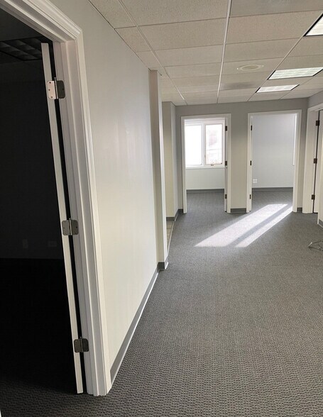 More Photos Of 110 S Hager Ave, Barrington Office For Lease