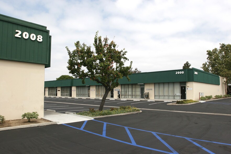 More Photos Of 2000 S Yale St, Santa Ana Warehouse For Lease