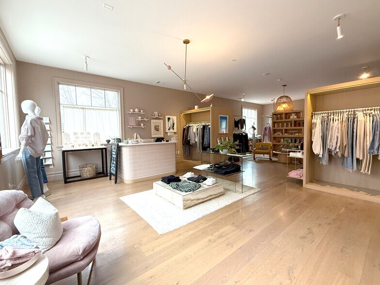 More Photos Of 152 Bedford Rd, Katonah Storefront Retail Office For Lease