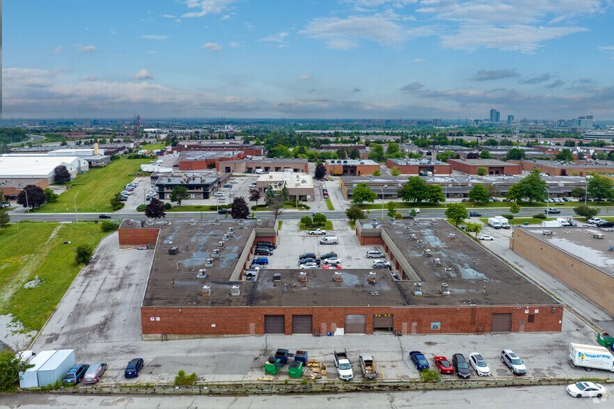 More Photos Of 825 Denison St, Markham Light Distribution For Lease