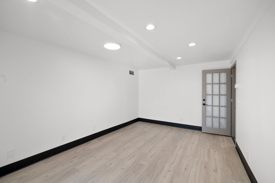 More Photos Of 4740 N 42nd Ave, Golden Valley Freestanding For Lease