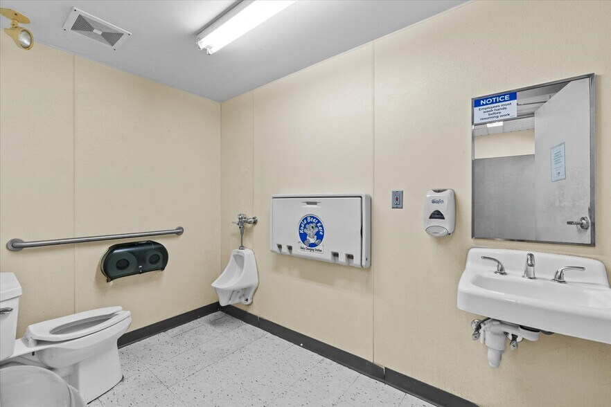 More Photos Of 44 Kings Vlg, Minersville Drugstore For Lease