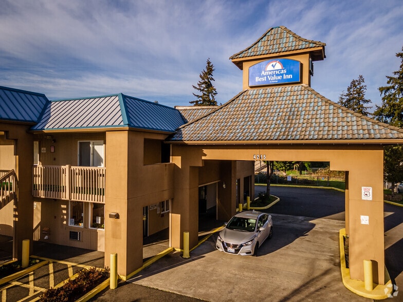 More Photos Of 4215 Sharondale St SW, Lakewood Hotel For Sale