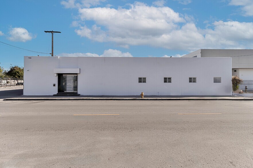 More Photos Of 7410-7428 Bellaire Ave, North Hollywood Warehouse For Sale