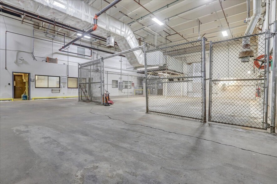 More Photos Of 901 E 66th St, Lubbock Manufacturing For Sale