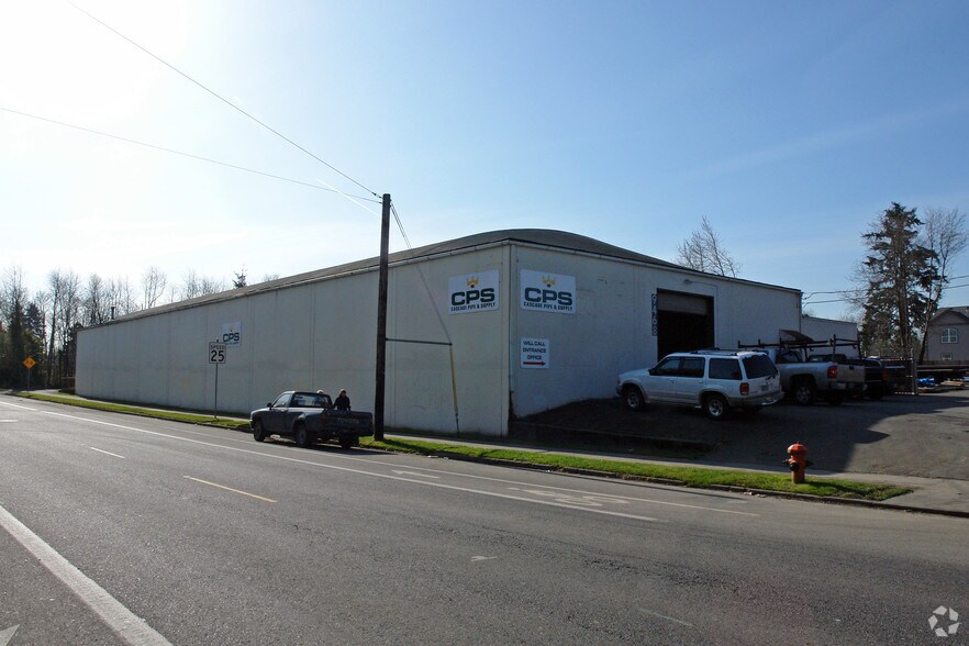 More Photos Of 9468 N Macrum Ave, Portland Warehouse For Lease