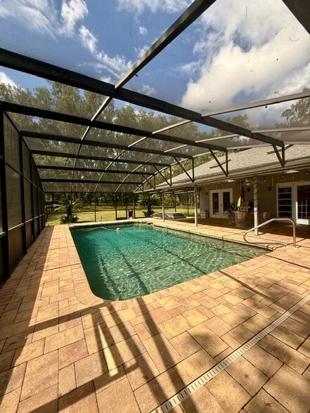 More Photos Of 33322 County Road 437, Sorrento Specialty For Sale