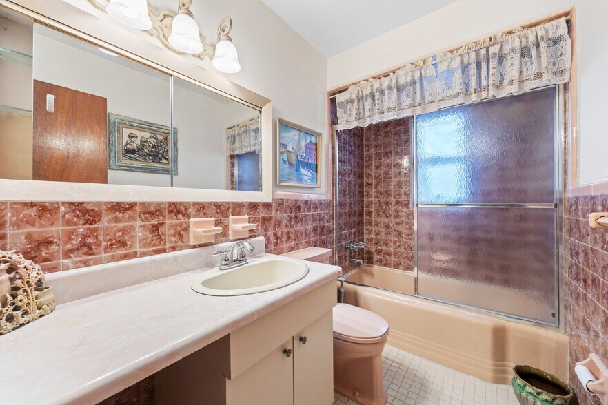 More Photos Of 15744 97th St, Howard Beach Multifamily For Sale