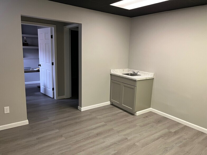 More Photos Of 3494 S Hamilton Rd, Columbus Office For Lease