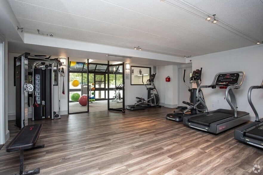 More Photos Of 1931 Commonwealth Ave, Brighton Apartments For Lease