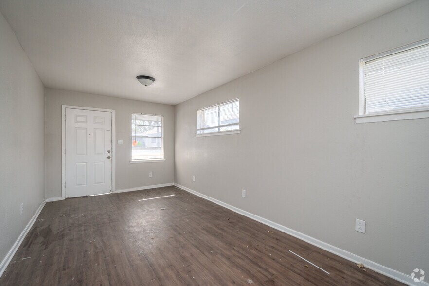 More Photos Of 5716 Pickfair St, Houston Apartments For Sale