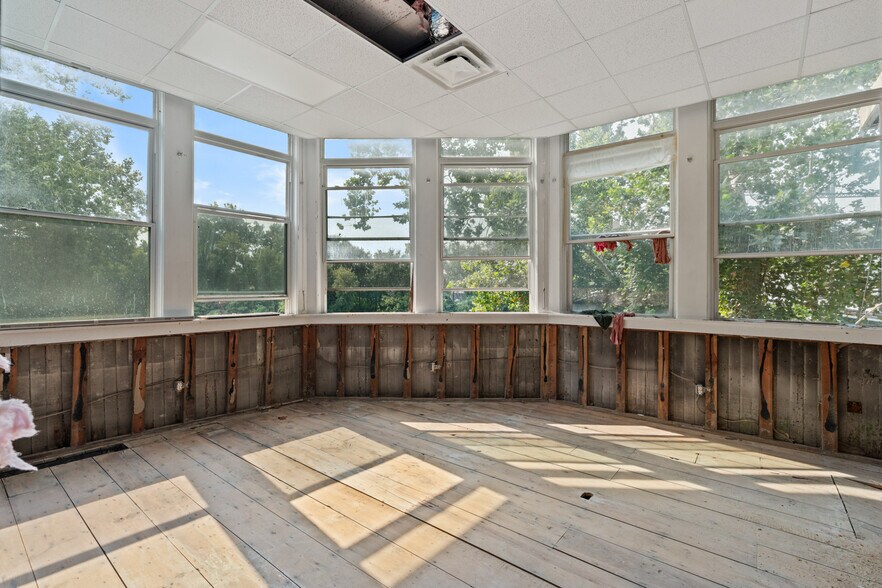 More Photos Of 101 St Clair St, Frankfort Loft Creative Space For Sale