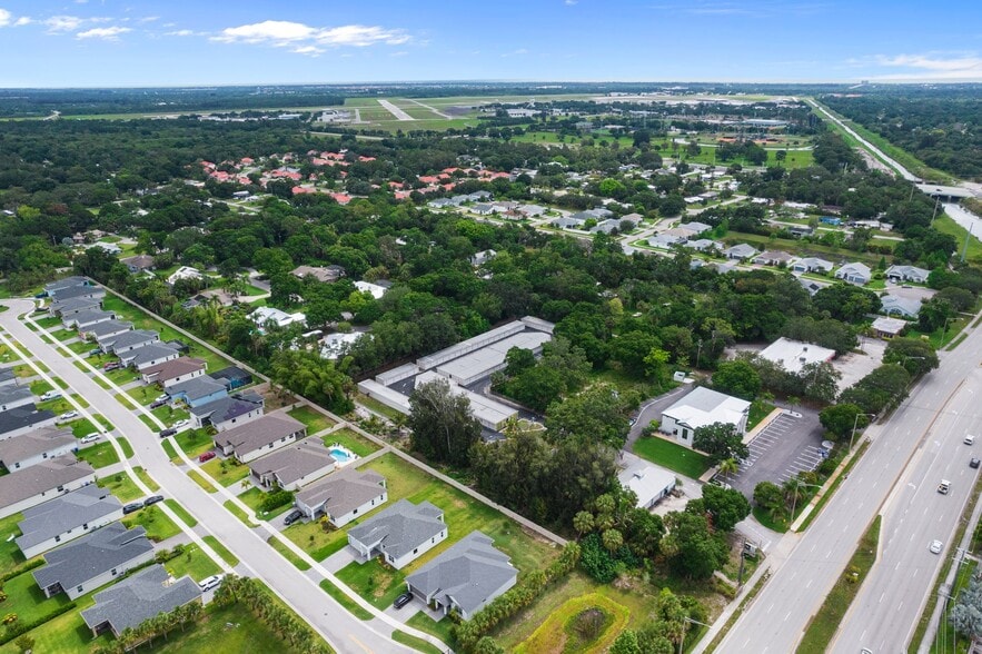More Photos Of 4870 20th St, Vero Beach Self Storage For Sale