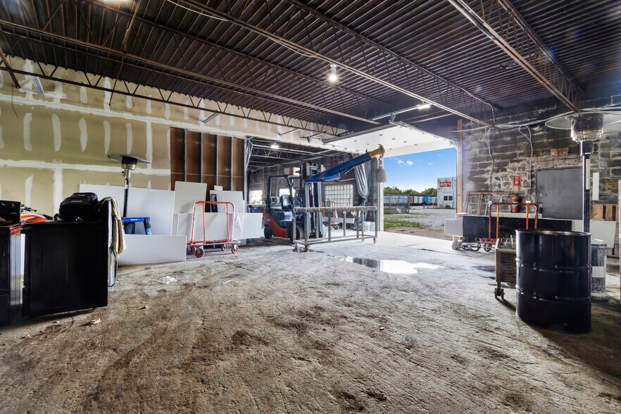More Photos Of 1306 Bedford St, Indianapolis Warehouse For Sale