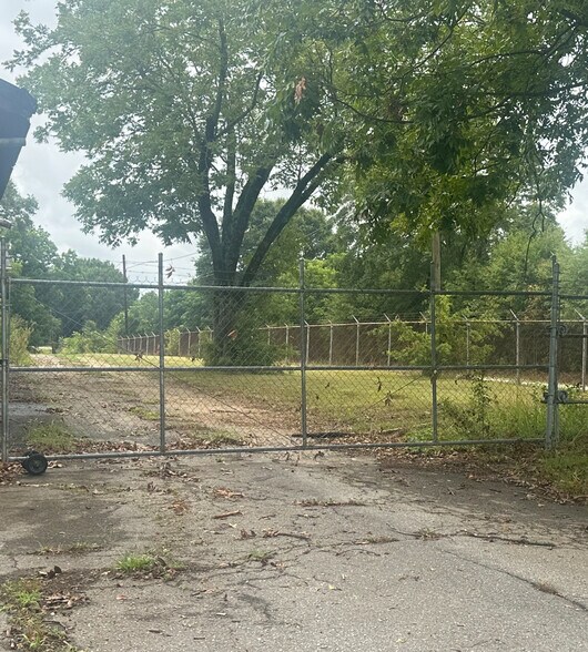 Primary Photo Of 720 E Main St, Lavonia Distribution For Lease