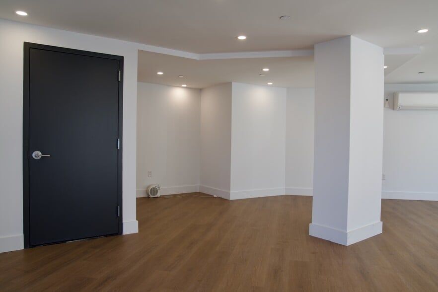 More Photos Of 160 Richmond Ter, Staten Island General Retail For Lease