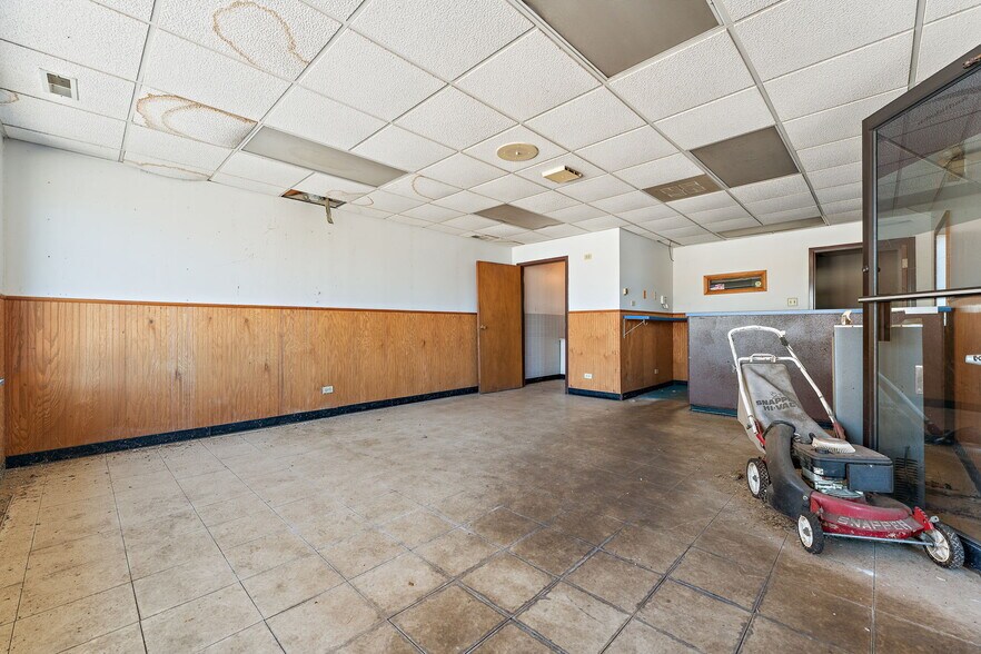More Photos Of 5843 Us-6, Portage Auto Repair For Sale