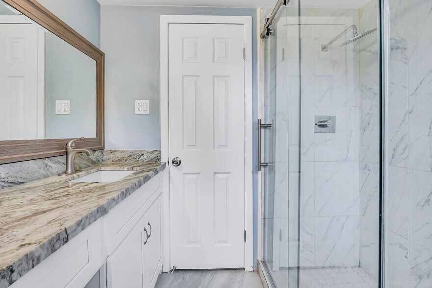 More Photos Of 5722 W 43rd St, Houston Specialty For Sale