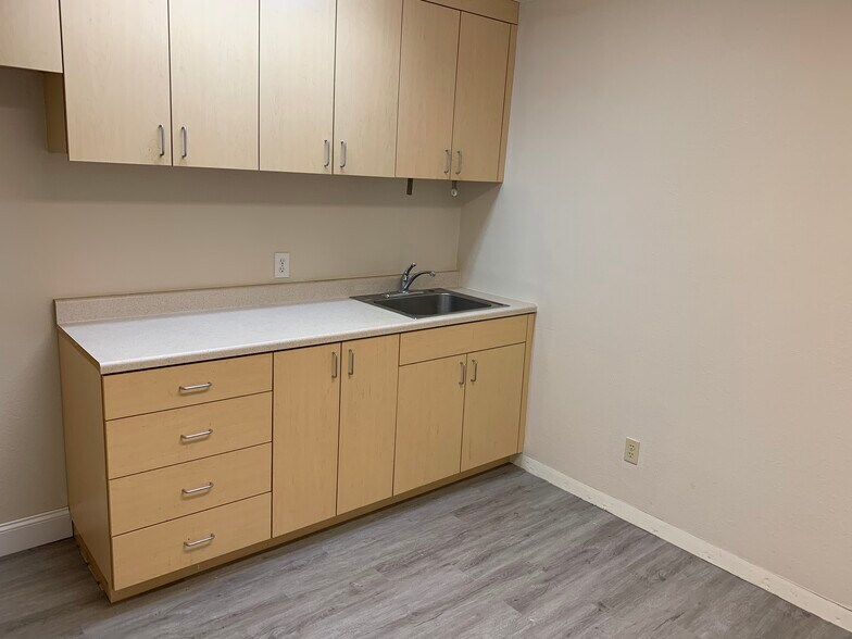 More Photos Of 350 Morris St, Sebastopol Manufacturing For Lease