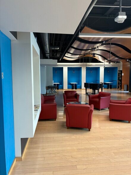 More Photos Of 3220 Winona Ave, Burbank Coworking Space