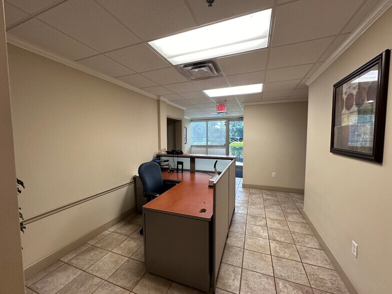 More Photos Of 6314 Kingspointe Pky, Orlando Light Distribution For Lease