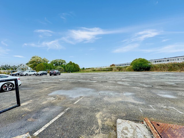 More Photos Of 22 Graf Rd, Newburyport Warehouse For Lease