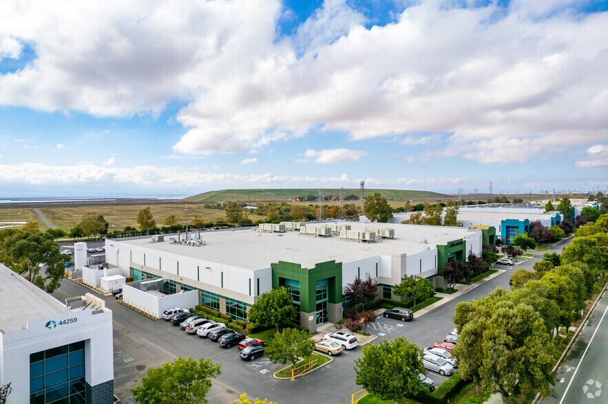 More Photos Of 44235 Nobel Dr, Fremont Warehouse For Lease